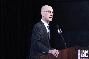 萧华喜不自胜！NBA究竟多么盈利？上赛季收入高达116.8亿美元！