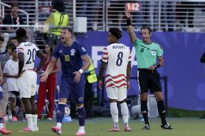白宫直接向FIFA施压要求复审巴洛贡红牌，FIFA强调不受影响